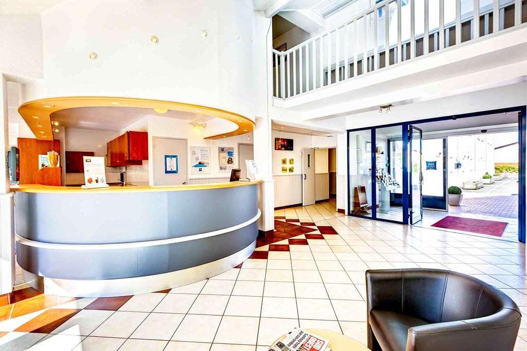 Ibis Budget Agen Bagian luar foto